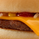 Hamburguesa de queso retocada. McDonalds